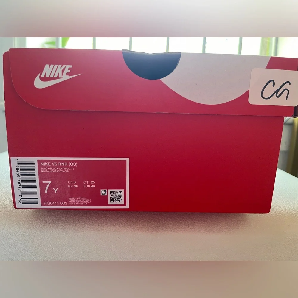 Nike V5 RNR Sneakers- Youth